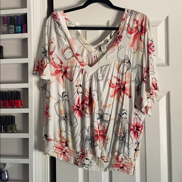 Tops - V neck floral top​